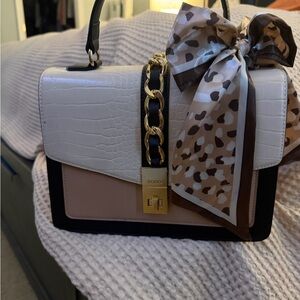 Elegant Women's Handbag with Bow Accent